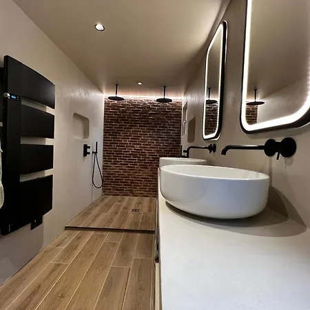 Chaleureuse Ferme Restauree Au Calme Avec Piscine Tatil Evi Fiquefleur-Équainville